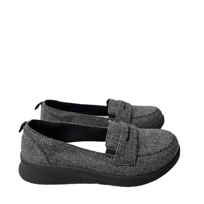 flats for weekend renters-Shoes Flats By Clarks In Black & Grey, Size: 8