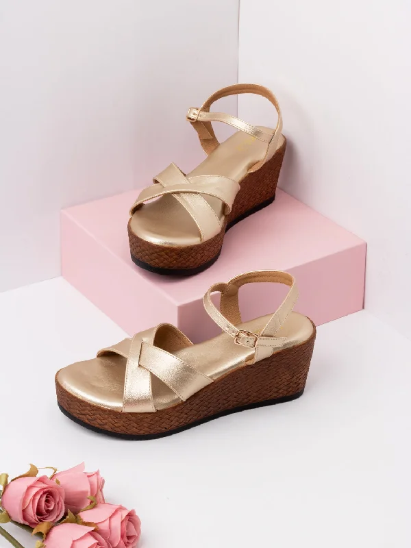 Sandals with adjustable edge-Womens Golden Solid Round Toe Party Wear Block Heels Sandals