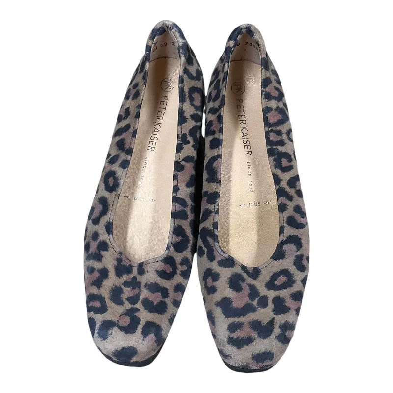 flats with smart design-Shoes Flats By Clothes Mentor In Animal Print, Size: 6.5