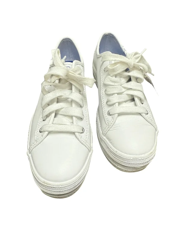 Athletic shoes with cushioned soles-Shoes Sneakers By Keds In White, Size: 7