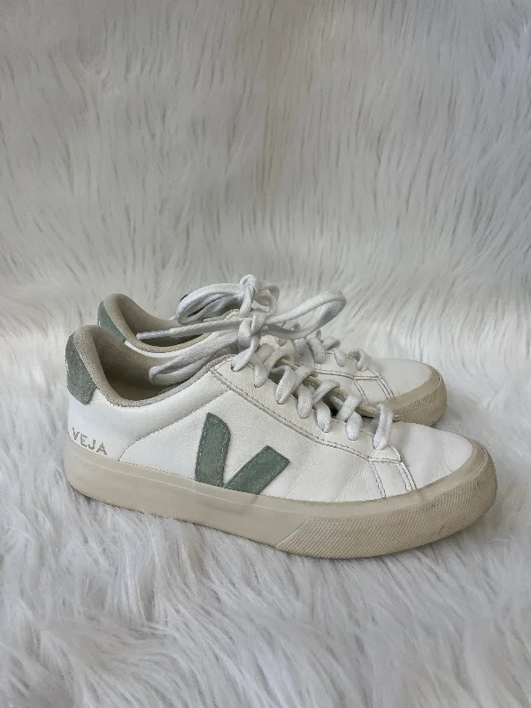 Athletic shoes for casual joggers-Shoes Sneakers By Veja In Cream & Green, Size: 6