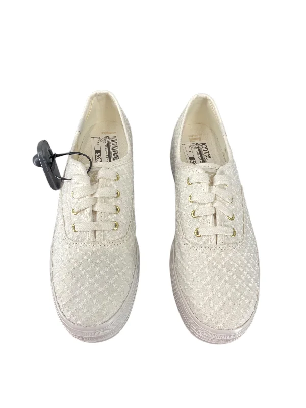 Athletic shoes with solid padding-Shoes Sneakers Platform By Keds In White, Size: 7.5