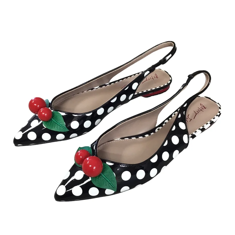 cozy flats for singles-Shoes Flats By Betsey Johnson In Black & White, Size: 8.5