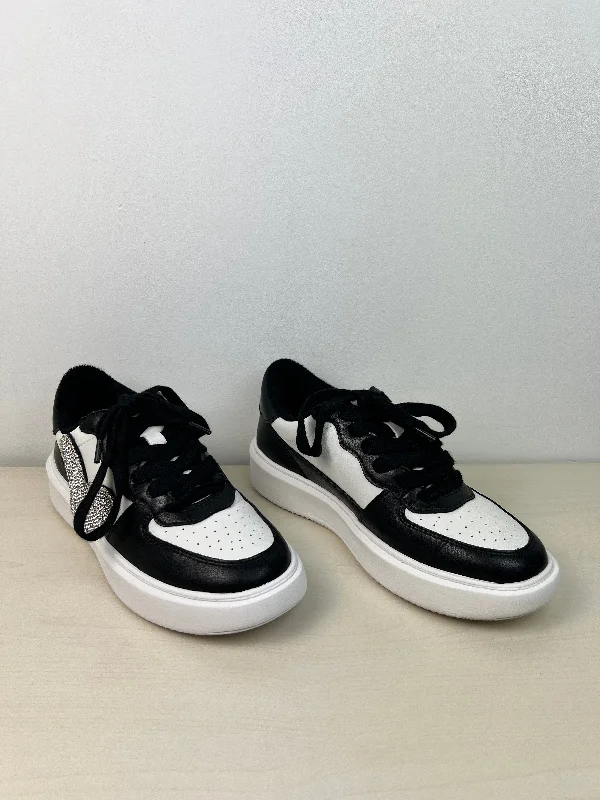 Athletic shoes with durable stitching-Shoes Sneakers By Giani Bernini In Black & White, Size: 6.5