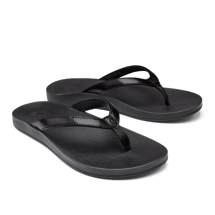 Sandals with stylish vibes-Olukai Women's Puawe Sandal - Black/Black