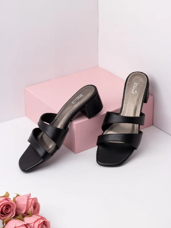 Sandals with cushioned rush-Womens Black Solid Square Toe Party Wear Block Heels Sandals