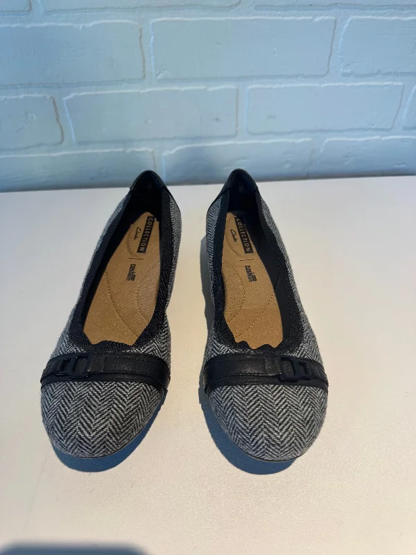 cozy flats for workers-Shoes Flats By Clarks In Black & White, Size: 7.5