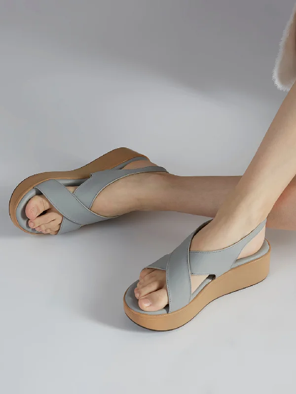 Sandals with stylish float-Women Grey Open Toe Flatform Heels With Backstrap