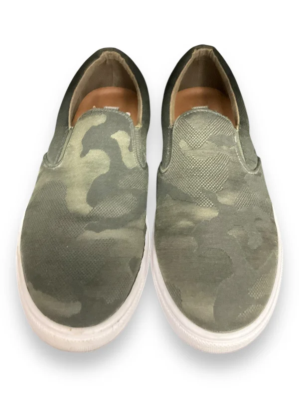 Athletic shoes with minimalist design-Shoes Sneakers By Steve Madden In Camoflauge, Size: 8