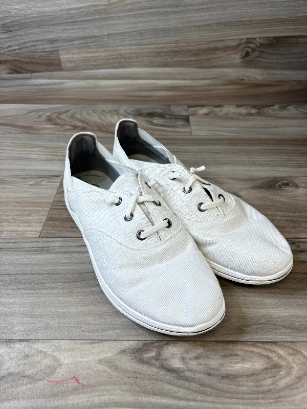 Athletic shoes with extra padding-Shoes Sneakers By Clarks In White, Size: 9.5