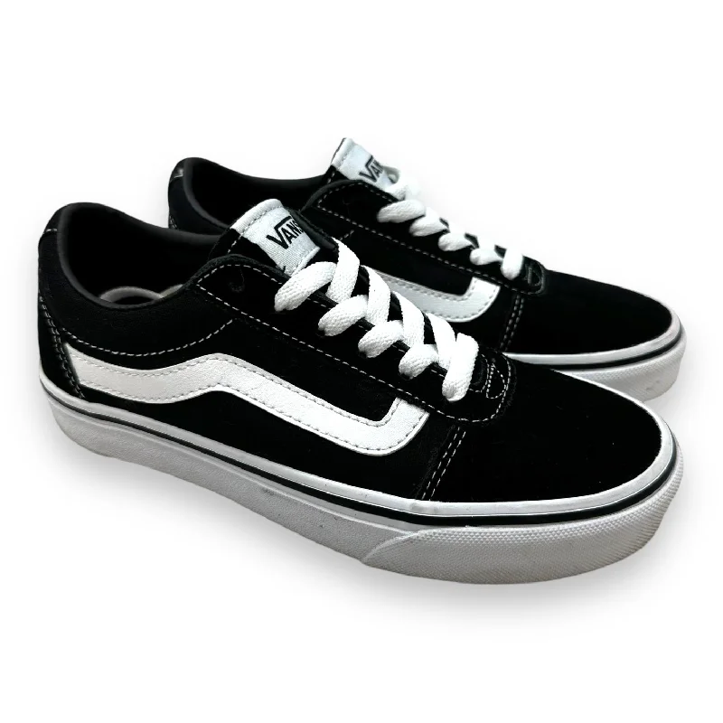 Athletic shoes with padded collars-Shoes Sneakers By Vans, Size: 5