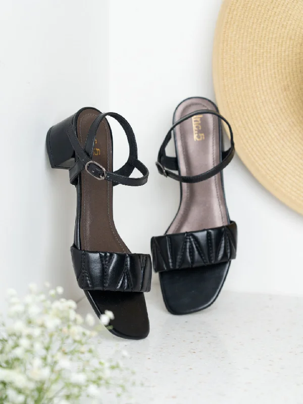 Sandals with supportive glow-Womens Black Party Wear Sandals With Buckle Closure