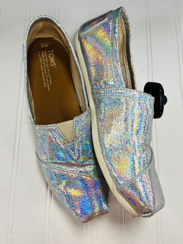 stylish flats for summer-Shoes Flats By Toms In Silver, Size: 9