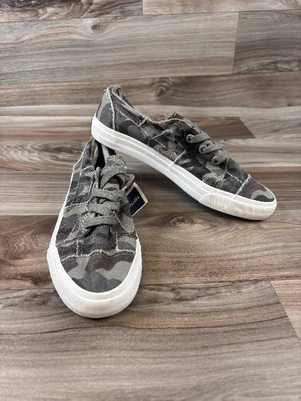 Athletic shoes with comfy fit-Shoes Sneakers By Blowfish In Camouflage Print, Size: 10